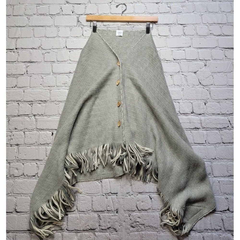 Red‎ Rock Traditions Soft Knit Gray White Poncho Wooden Button Accent OS